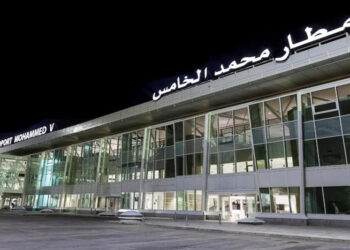 قبل صعودها إلى الطائرة.. الأمن يوقف سيدة للاشتباه في إعداد ونشر محتويات مخلة
