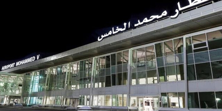 قبل صعودها إلى الطائرة.. الأمن يوقف سيدة للاشتباه في إعداد ونشر محتويات مخلة