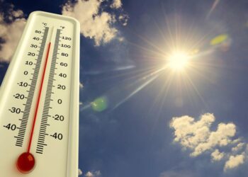 طقس حار يضرب عدداً من مناطق المغرب نهاية الأسبوع.. ودرجات الحرارة تصل إلى 45 درجة