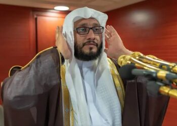 رحيل مؤذن المسجد الحرام إبراهيم بن عادل مدني عن 51 عامًا